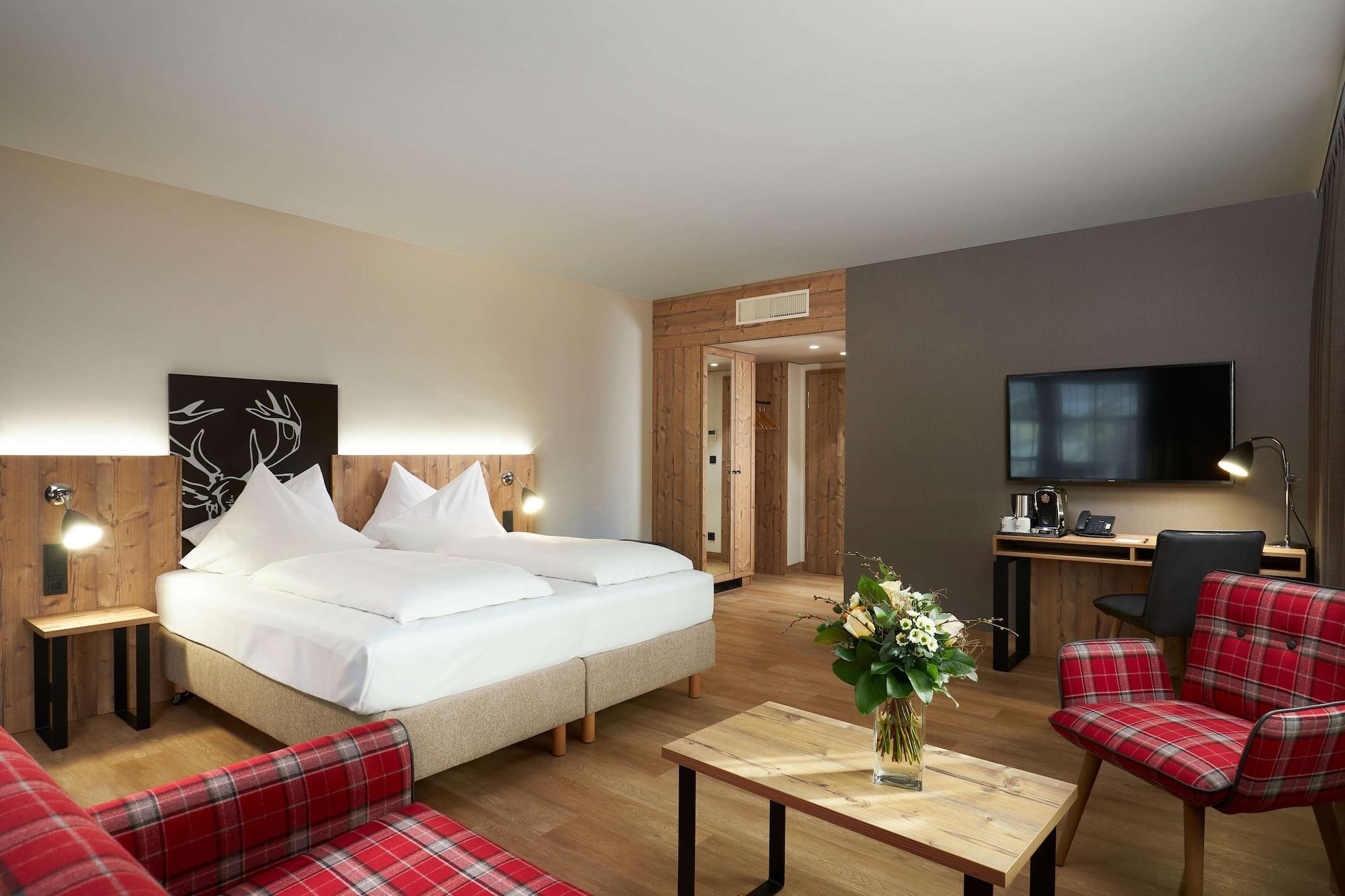 Hyperion Hotel Garmisch - Partenkirchen Exterior photo A typical room at the Hotel Axelmannstein