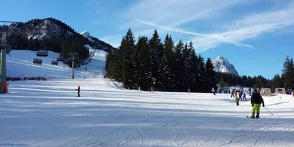 Hyperion Hotel Garmisch - Partenkirchen Exterior photo Skiing at the resort