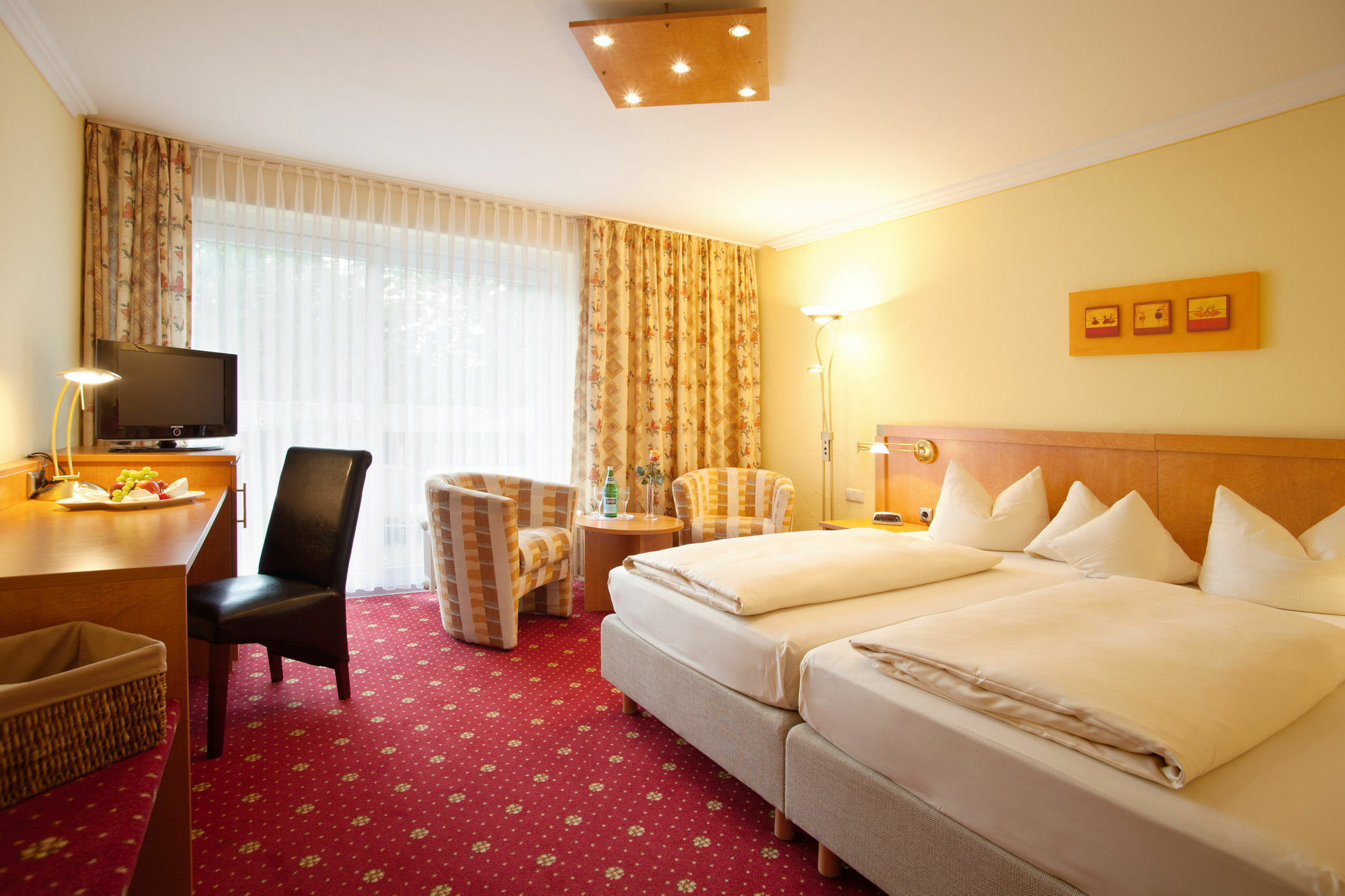 Hyperion Hotel Garmisch - Partenkirchen Exterior photo A typical hotel room