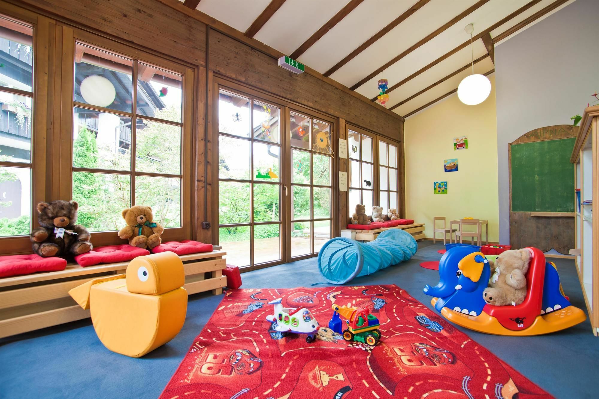 Hyperion Hotel Garmisch - Partenkirchen Exterior photo A kindergarten in Germany