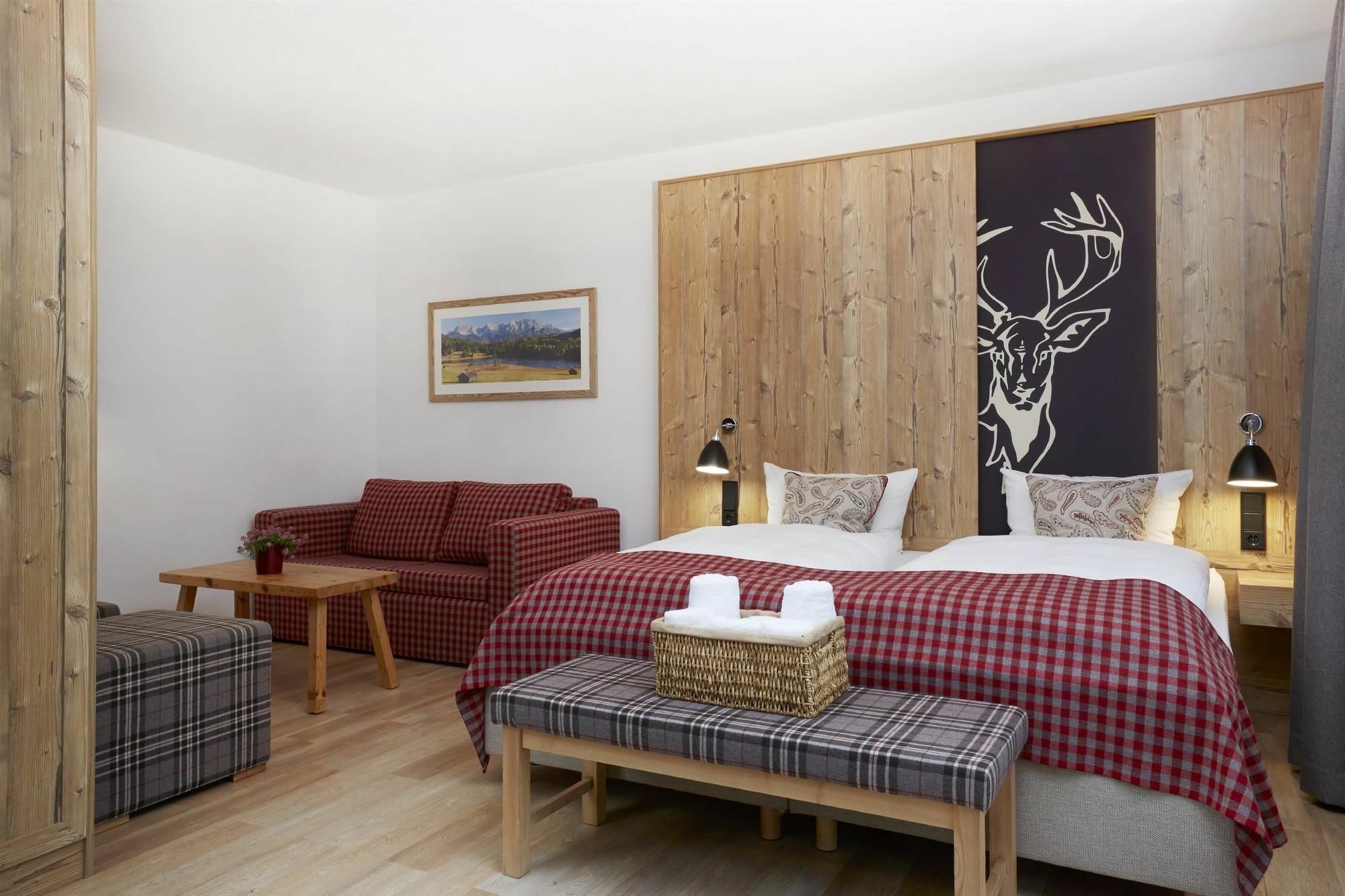 Hyperion Hotel Garmisch - Partenkirchen Exterior photo A typical room at the Hotel