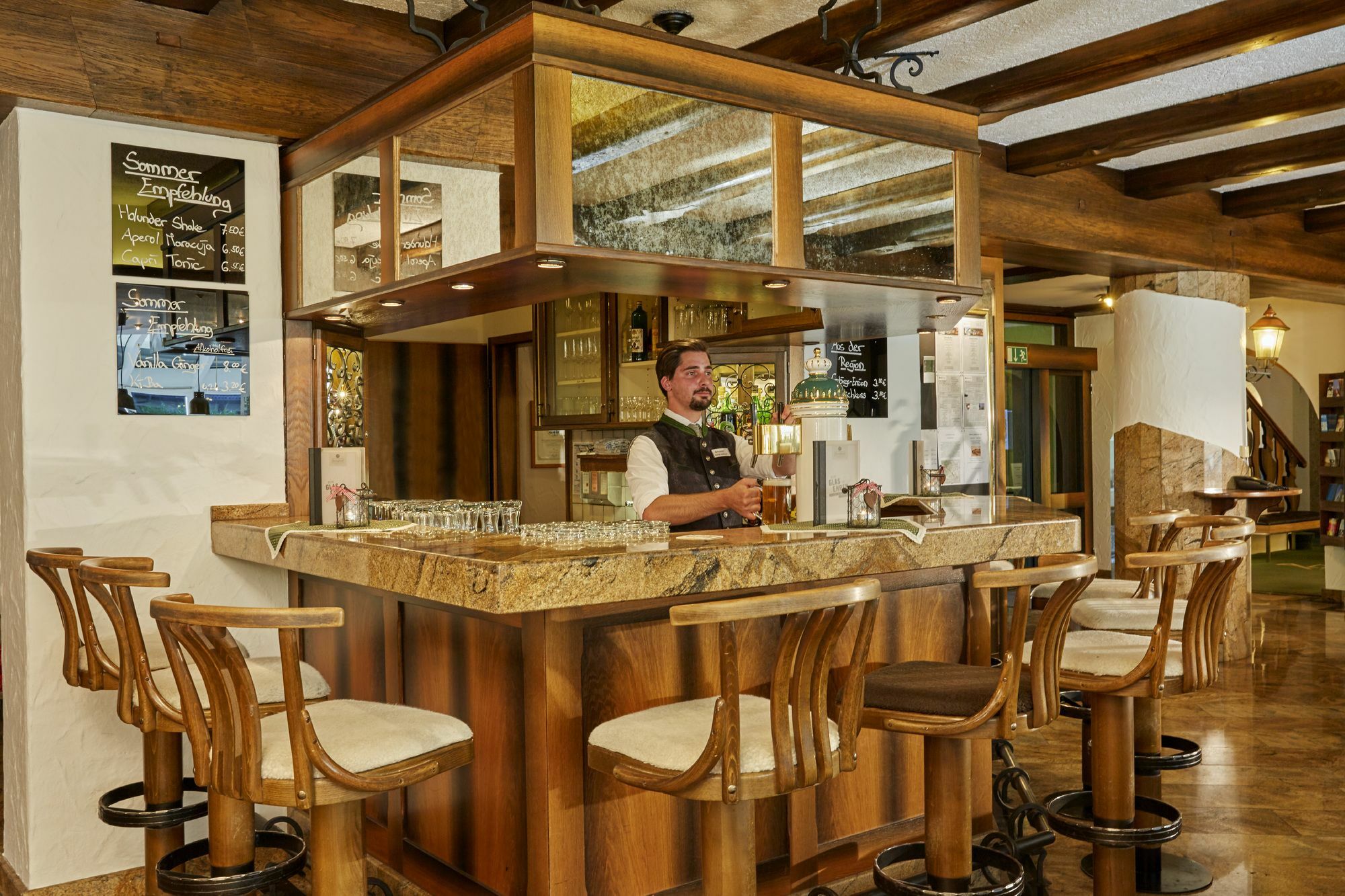 Hyperion Hotel Garmisch - Partenkirchen Exterior photo A bar in a hotel