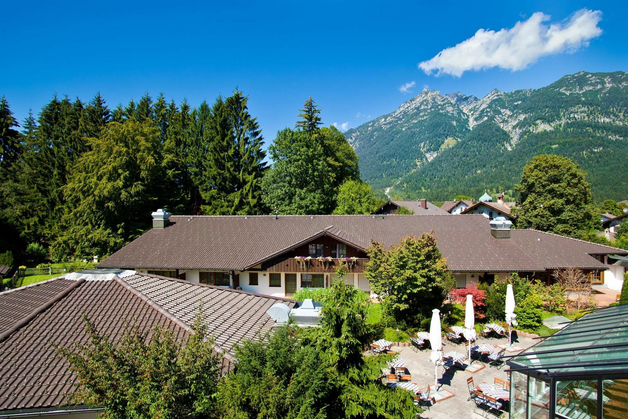 Hyperion Hotel Garmisch - Partenkirchen Exterior photo The Hotel Axelmannstein