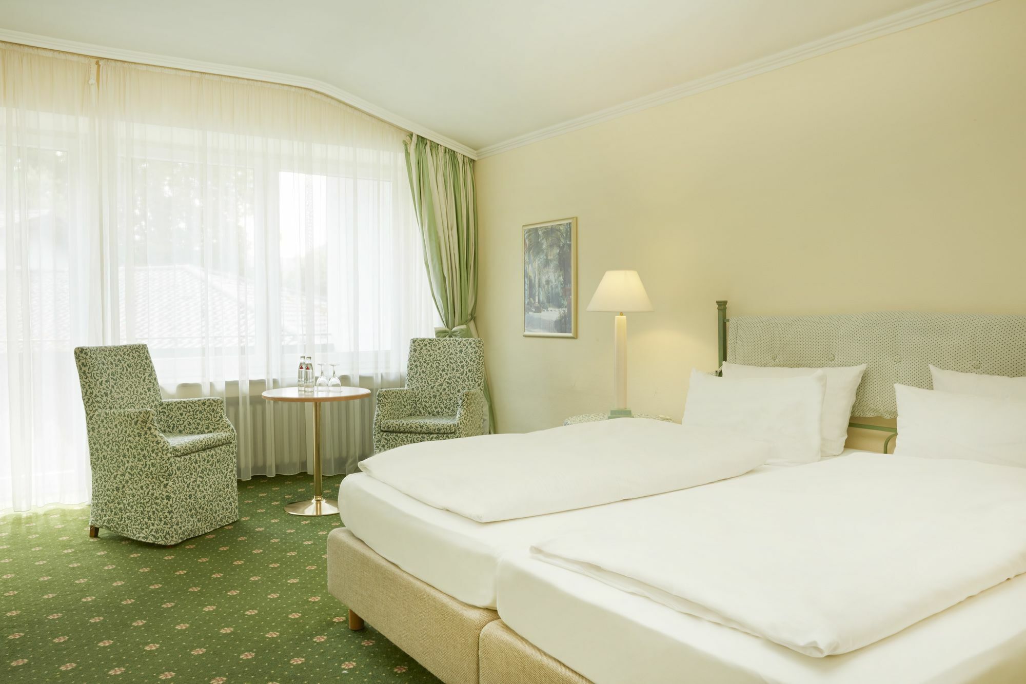 Hyperion Hotel Garmisch - Partenkirchen Exterior photo A typical hotel room