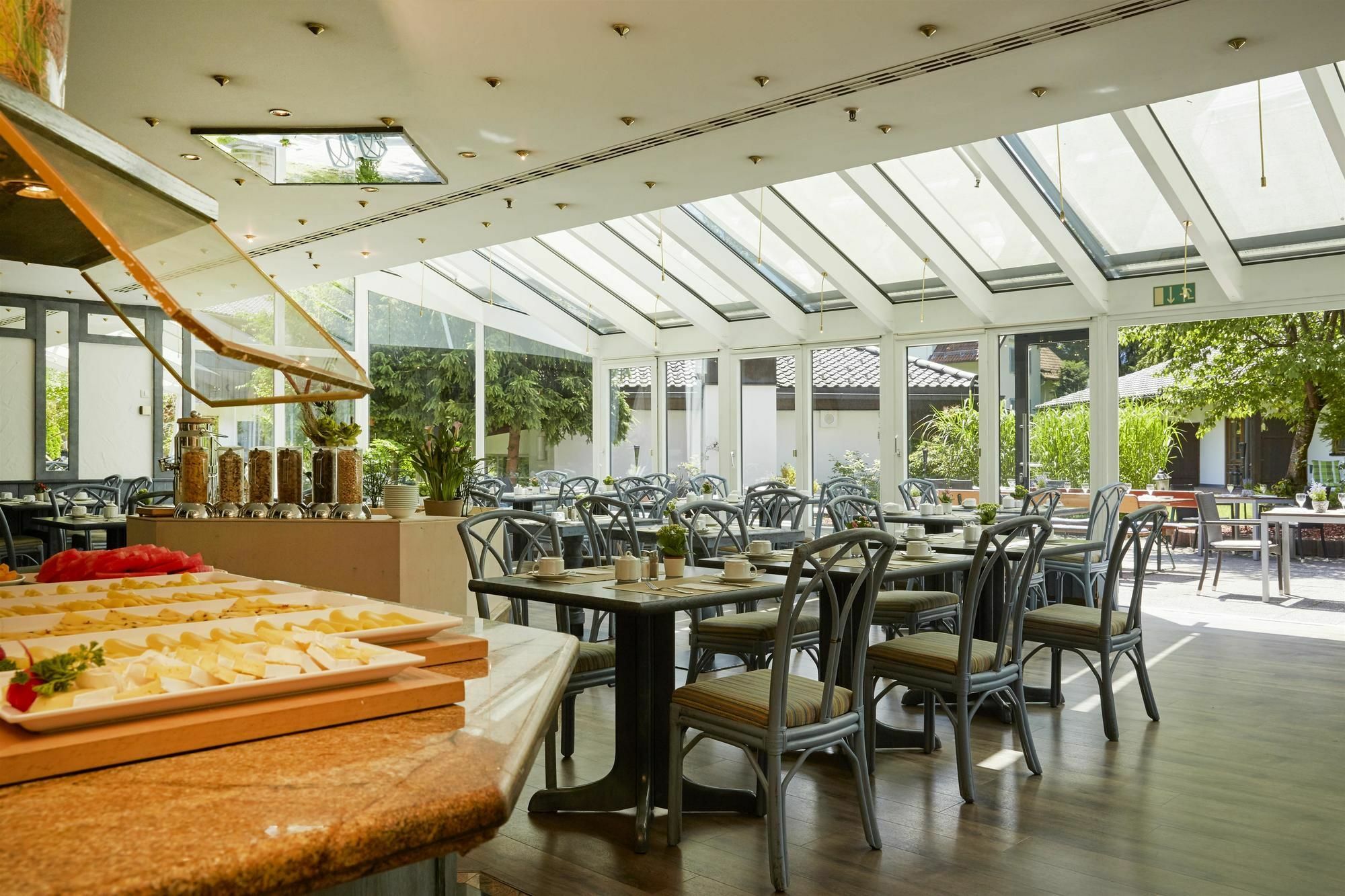 Hyperion Hotel Garmisch - Partenkirchen Exterior photo The restaurant