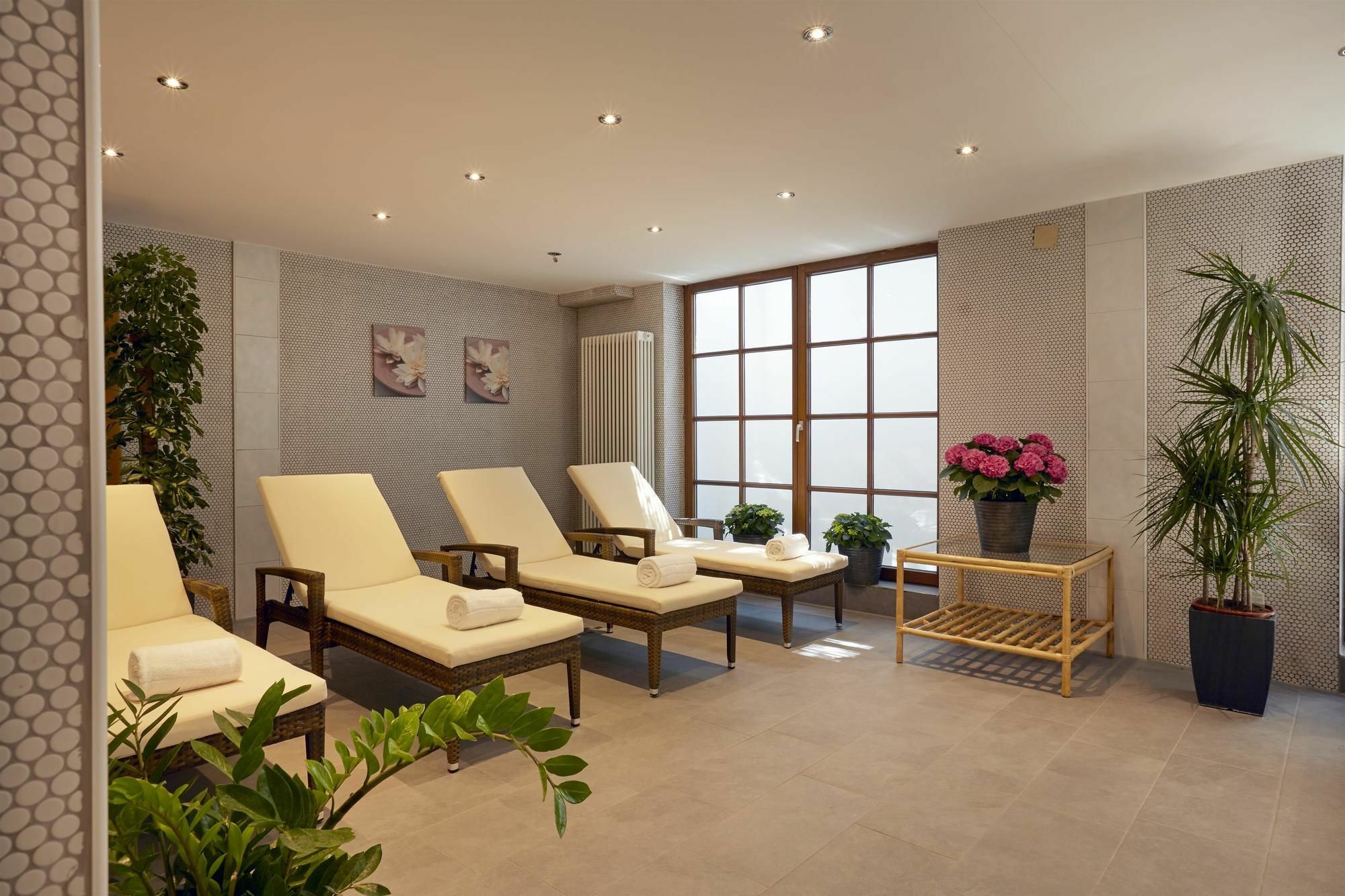 Hyperion Hotel Garmisch - Partenkirchen Exterior photo A relaxation room