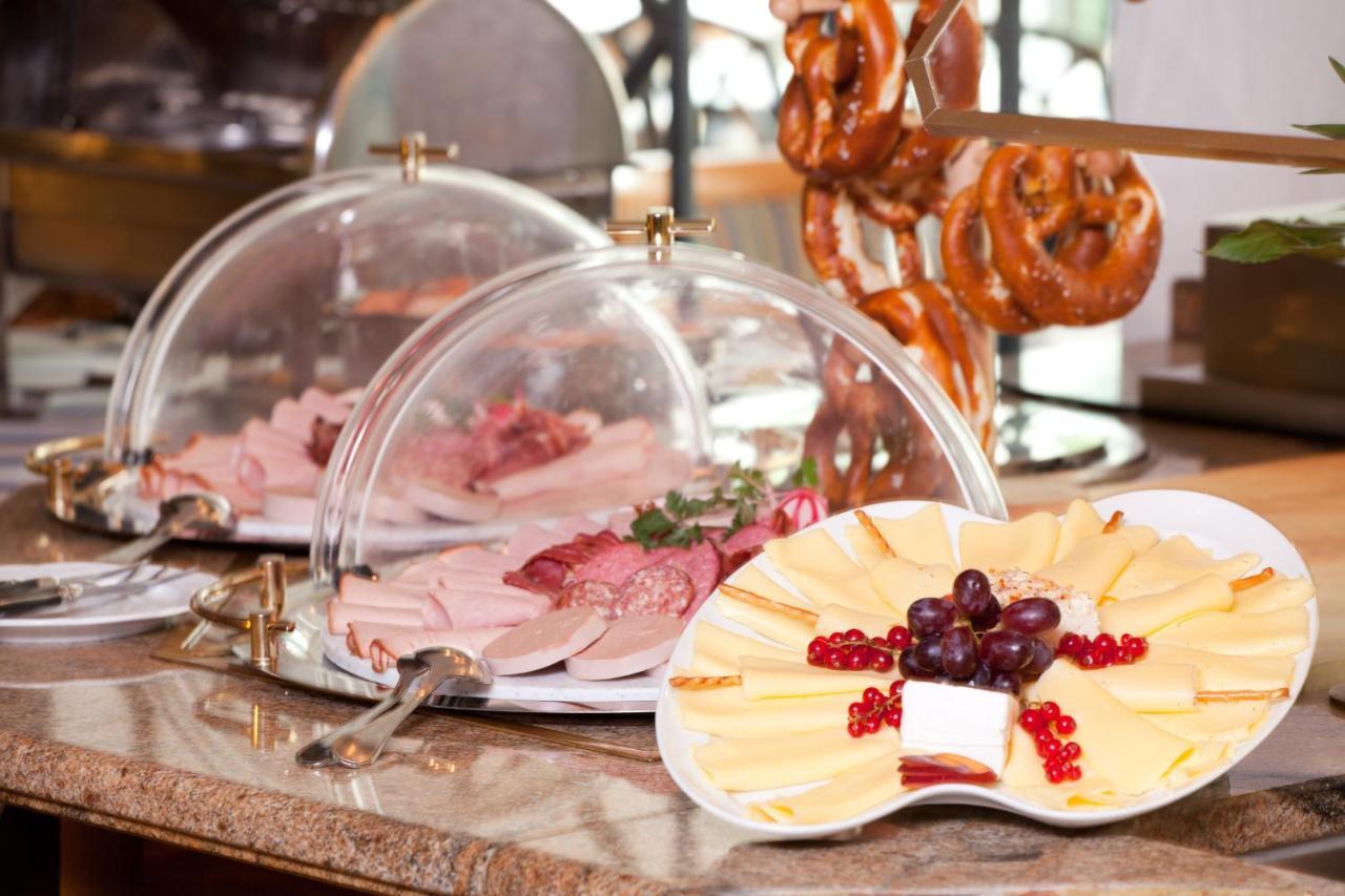 Hyperion Hotel Garmisch - Partenkirchen Exterior photo A cheese platter